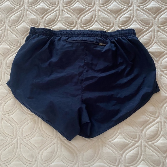 Navy blue Nike running shorts for working out - Picture 3 of 4